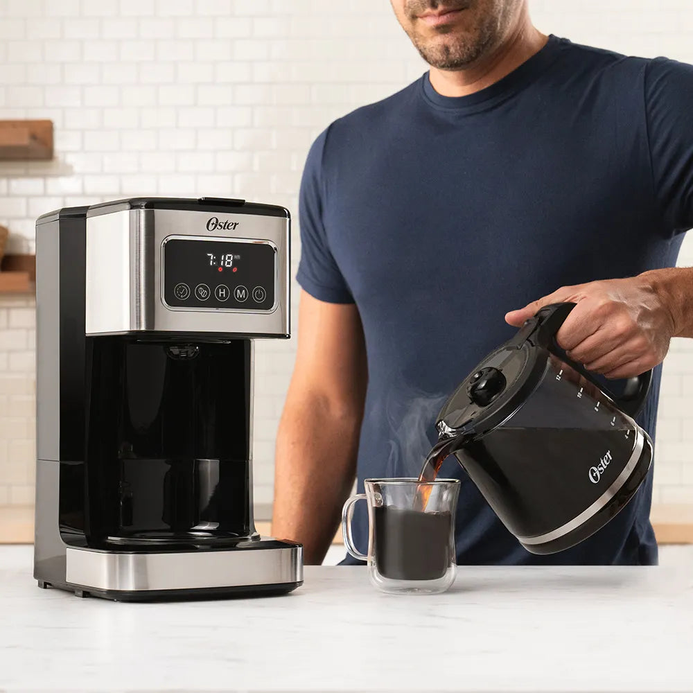 Cafetera Programable oster de 12 Tazas, Negro y Acero Inoxidable , BVSTDC4403